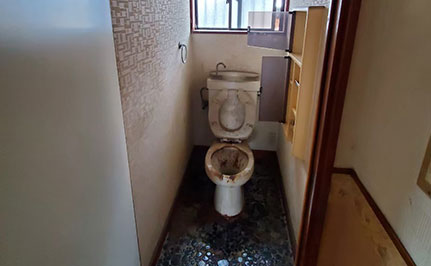 トイレクリーニング 作業前の写真