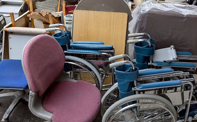 不用品が溜まった部屋